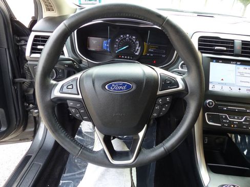 Used 2017 Ford Fusion SE w/ Equipment Group 201A FWD image 26