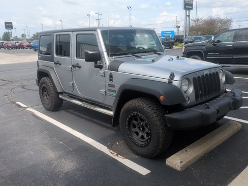 Used 2016 Jeep Wrangler Unlimited Sport w/ Quick Order Package 24S AWD/4WD image 3