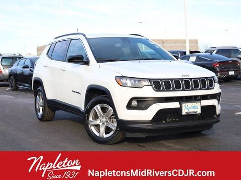 Used 2024 Jeep Compass Latitude image 2