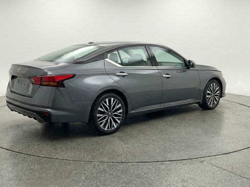 Used 2025 Nissan Altima 2.5 SV image 9