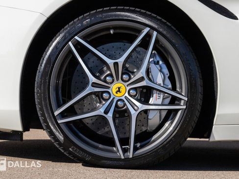 Used 2016 Ferrari California T image 8