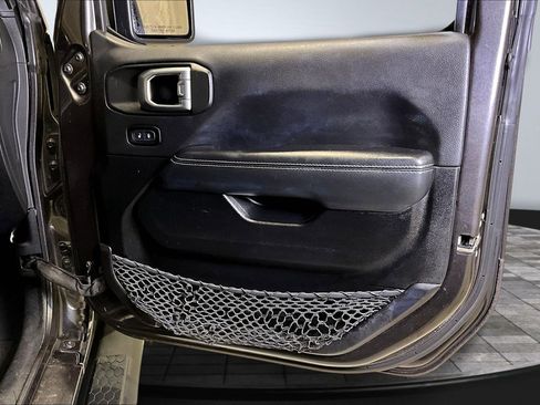 Used 2022 Jeep Wrangler Unlimited Sahara w/ Cold Weather Group image 27