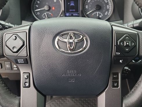 Used 2020 Toyota Tacoma TRD Sport RWD image 11