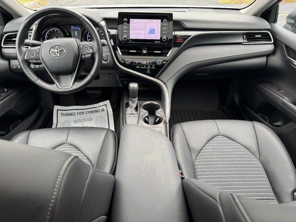 Used 2022 Toyota Camry SE w/ Cold Weather Package FWD image 14