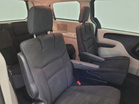 Used 2019 Dodge Grand Caravan SE FWD image 19