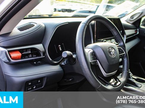 Used 2023 Toyota Highlander Limited image 33
