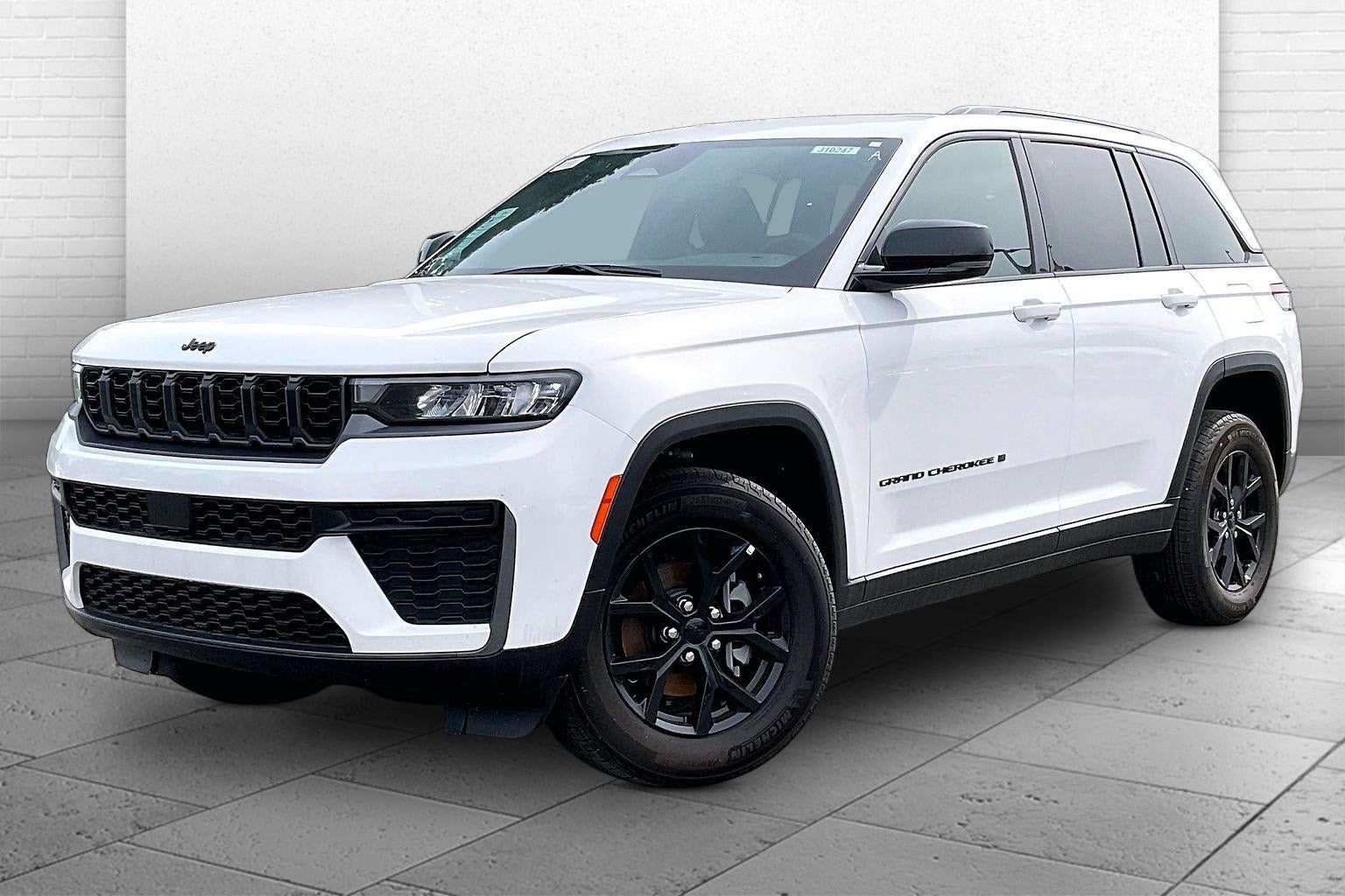 New 2026 Jeep Grand Cherokee Altitude AWD/4WD image 2