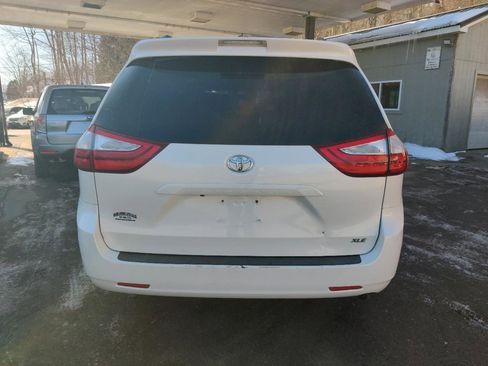 Used 2015 Toyota Sienna XLE image 6
