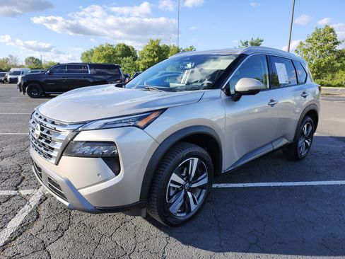 Used 2024 Nissan Rogue SL AWD/4WD image 7