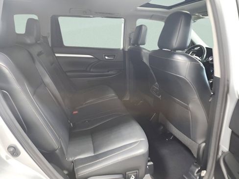 Used 2018 Toyota Highlander XLE AWD/4WD image 20
