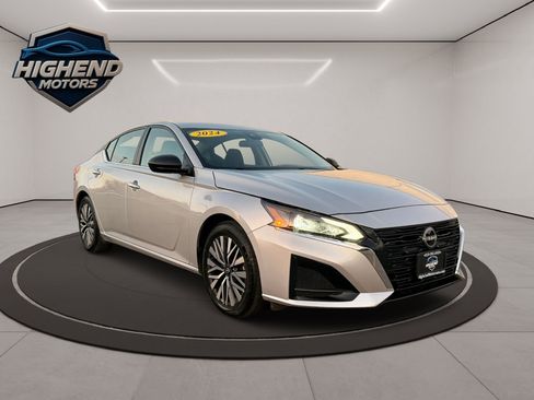 Used 2024 Nissan Altima 2.5 SV image 8