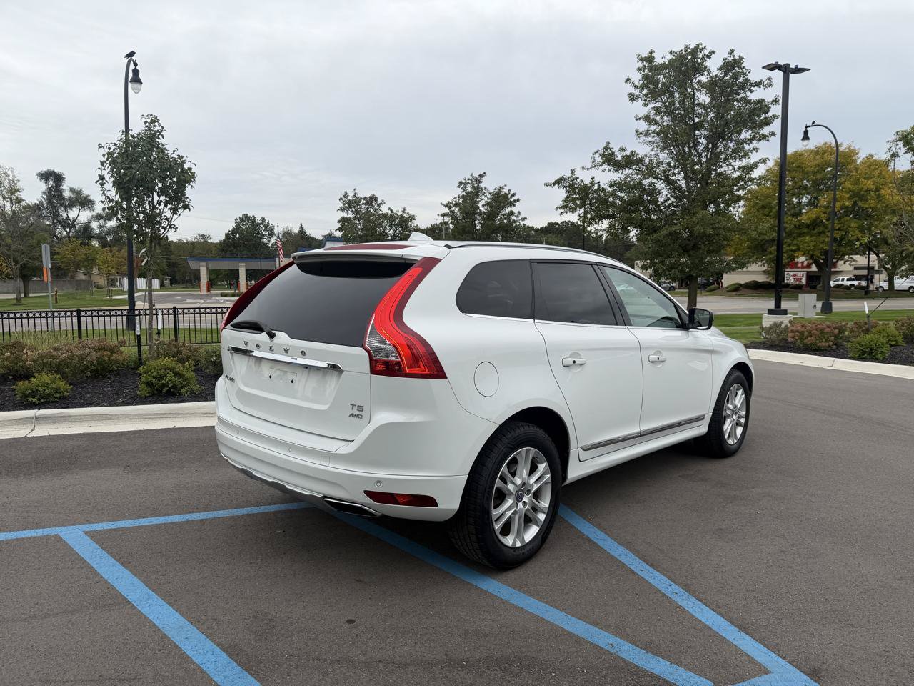 Used 2015 Volvo XC60 T5 Platinum AWD/4WD image 5