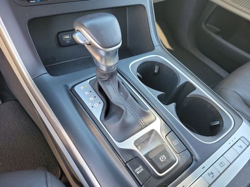 Used 2023 Kia Carnival LX image 14