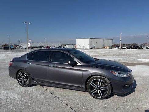 Used 2016 Honda Accord Touring image 8