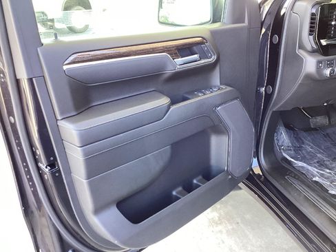 New 2025 GMC Sierra 1500 Elevation w/ X31 Off-Road Package AWD/4WD image 9
