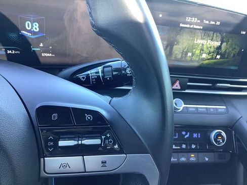 Certified 2021 Hyundai Elantra Limited image 35