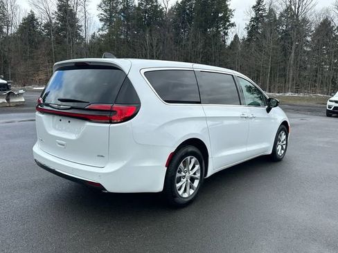 Used 2025 Chrysler Pacifica Select AWD/4WD image 5
