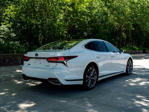 Used 2019 Lexus LS 500 F Sport w/ Accessory Package (Z2) AWD/4WD image 9