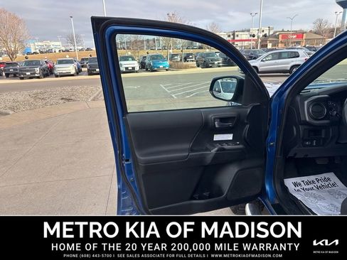 Used 2016 Toyota Tacoma TRD Off-Road w/ Premium & Technology Package image 11