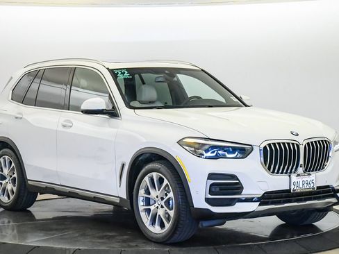 Certified 2022 BMW X5 sDrive40i w/ Premium Package RWD image 5