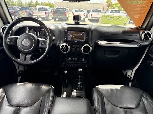 Used 2016 Jeep Wrangler Unlimited Sahara w/ Connectivity Group AWD/4WD image 6