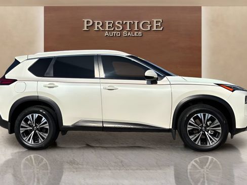 Used 2022 Nissan Rogue SV w/ SV Premium Package FWD image 1