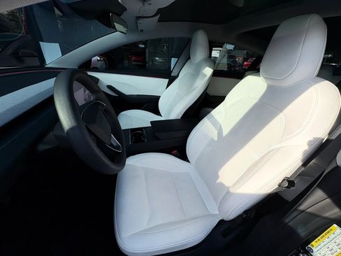 Used 2024 Tesla Model 3 Standard Range RWD image 12