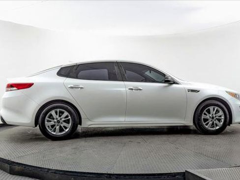 Used 2018 Kia Optima LX image 9