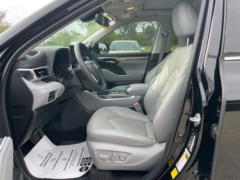 Used 2023 Toyota Highlander Limited AWD/4WD image 19