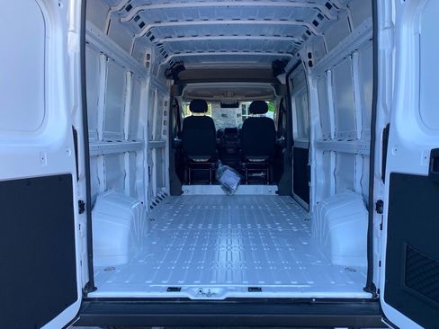 Used 2025 RAM ProMaster 2500 w/ Storage Group image 19