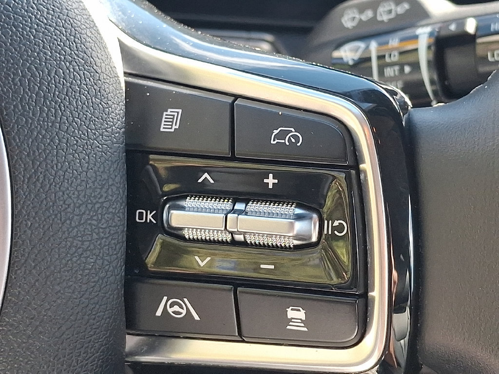 Used 2024 Kia Sorento S FWD image 23
