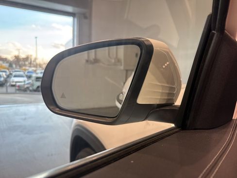 Used 2023 Mercedes-Benz EQB 300 4MATIC w/ Exclusive Package image 17