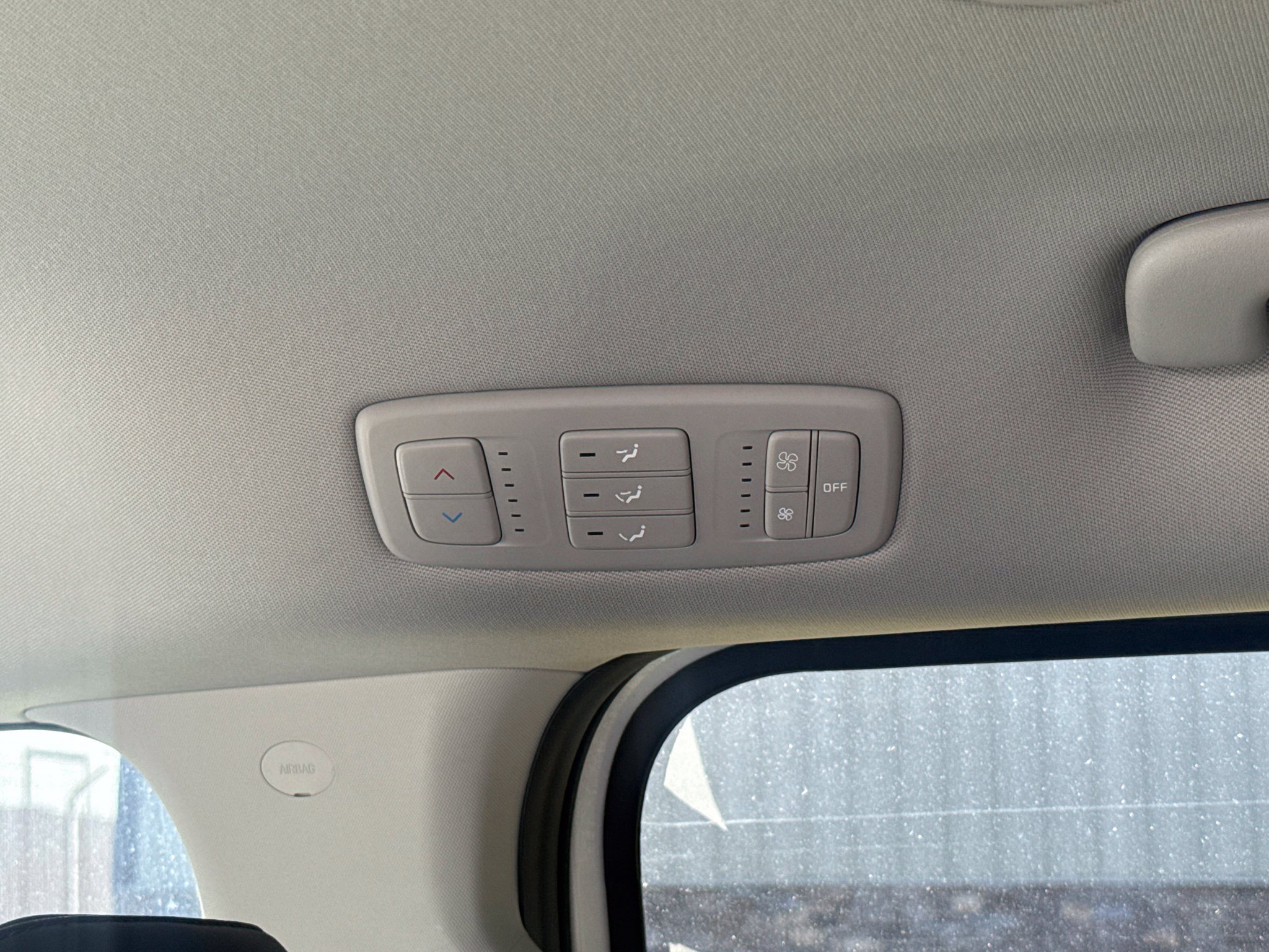 Used 2024 Kia Carnival LX FWD image 18