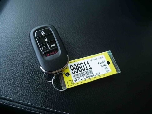 Used 2025 Honda Pilot Touring image 33