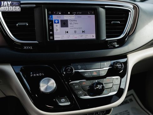 Used 2023 Chrysler Voyager LX image 40