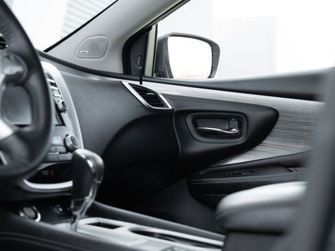 Used 2018 Nissan Murano SL w/ Moonroof Package image 15