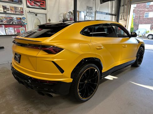 Used 2022 Lamborghini Urus Base image 5