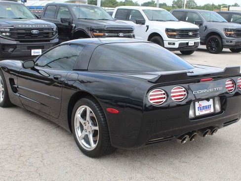 Used 2001 Chevrolet Corvette Coupe w/ Preferred Equipment Group2 RWD image 9
