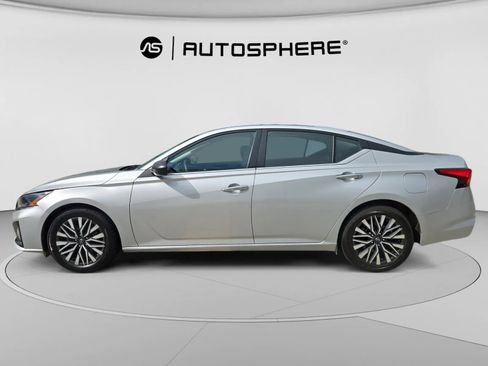 Used 2024 Nissan Altima 2.5 SV FWD image 4
