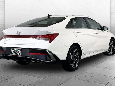 Used 2025 Hyundai Elantra SEL FWD image 16