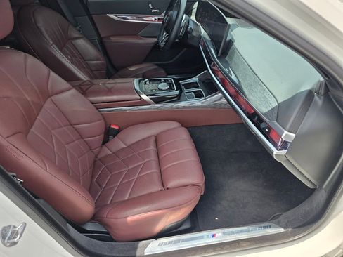Certified 2024 BMW 760i xDrive w/ Executive Package AWD/4WD image 28