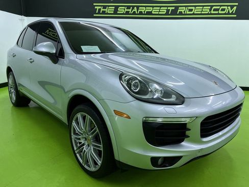 Used 2017 Porsche Cayenne Platinum Edition w/ Premium Package (PJV) AWD/4WD image 2