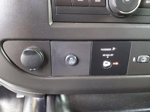 Used 2018 Chevrolet Express 2500 w/ Driver Convenience Package image 23