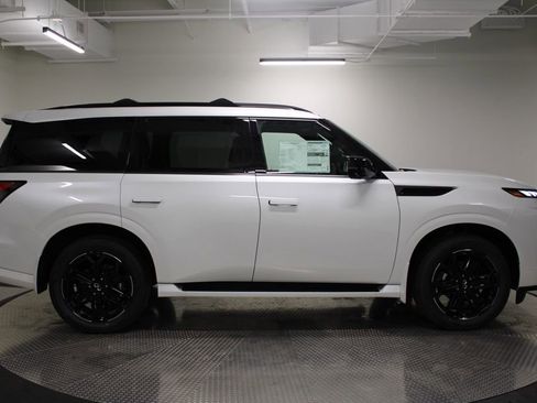 New 2026 INFINITI QX80 4WD image 8