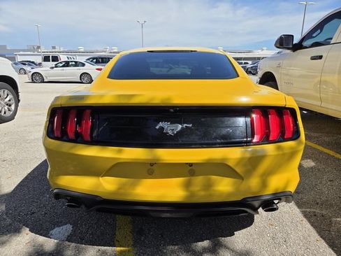 Used 2018 Ford Mustang Coupe RWD image 4