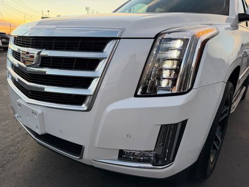 Used 2016 Cadillac Escalade Luxury image 30