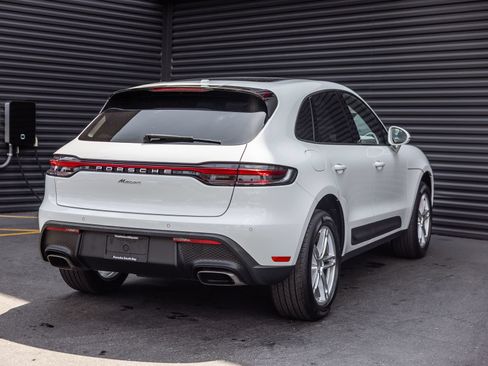 Certified 2024 Porsche Macan AWD/4WD image 9