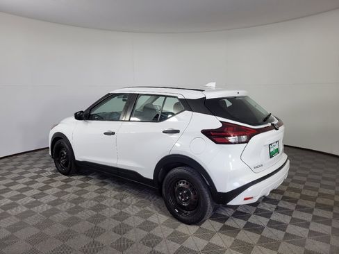 Used 2021 Nissan Kicks S FWD image 3