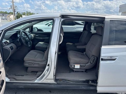 Used 2014 Honda Odyssey LX image 2