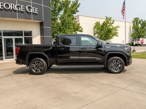 Used 2023 GMC Sierra 1500 AT4 w/ AT4 Premium Package AWD/4WD image 8